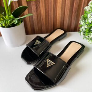 S1028 SANDALIA NEGRA GUEES DE CHAROL