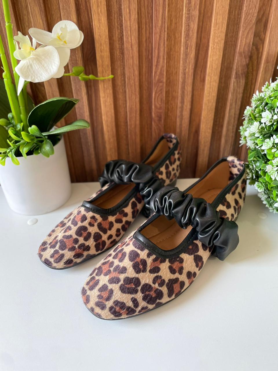 F225 FLAT LEOPARDO CORREA CORRUGADA NEGRA