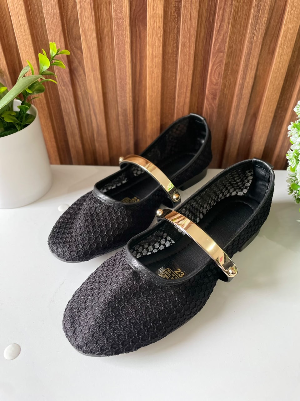 F242 FLAT NEGRO CON HEBILLA DE SUJETADOR - Image 2