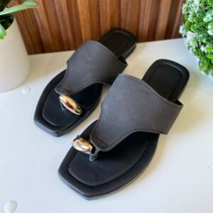 S1070 SANDALIA NEGRA DEDAL DORADO