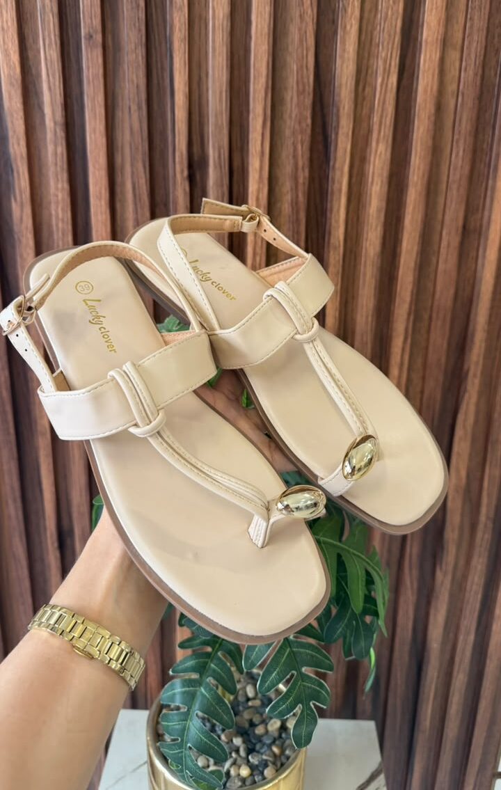 S1141 SANDALIA BEIGE HERRAJE EN DEDAL CON SUJETADOR