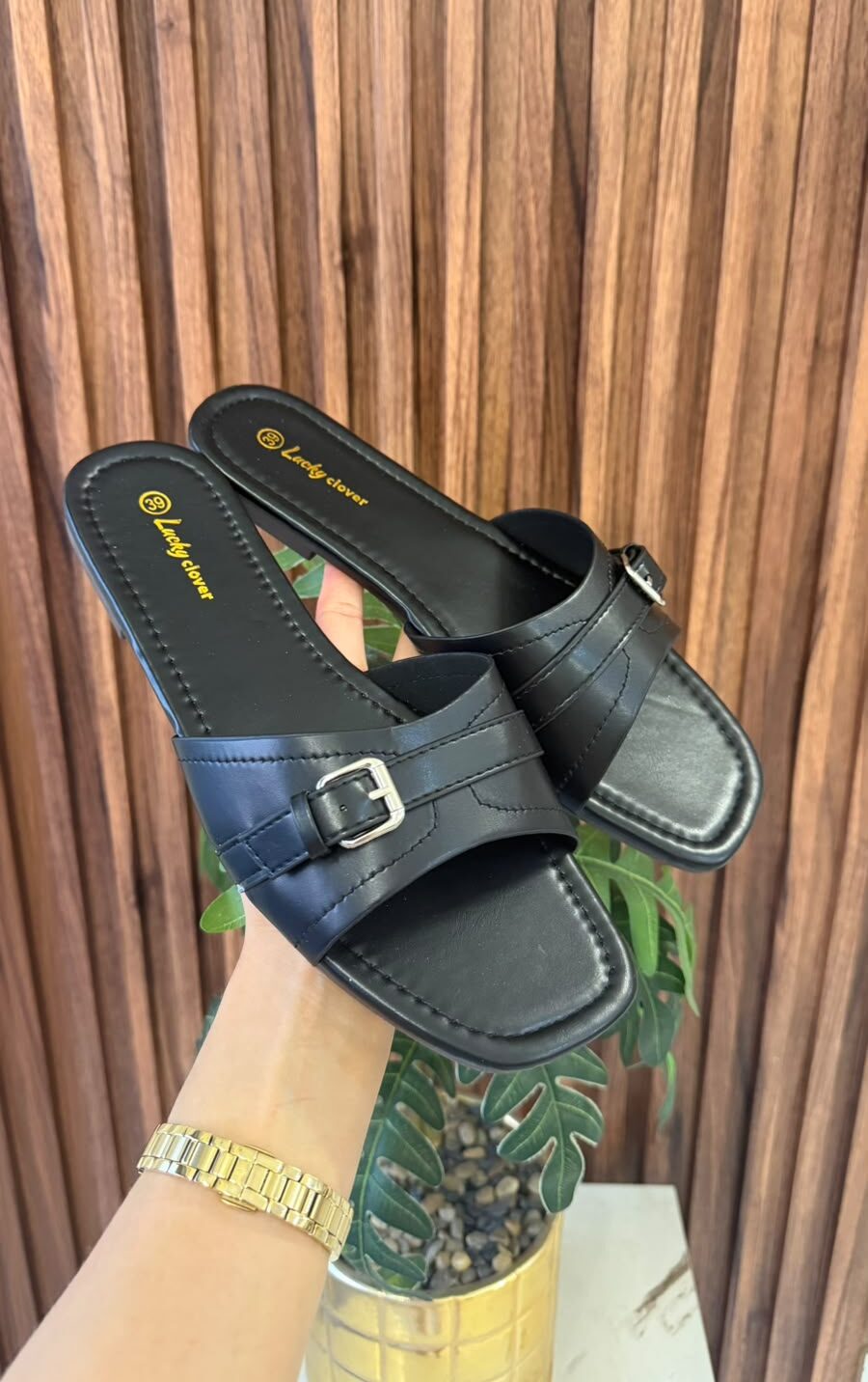 S1143 SANDALIA NEGRA BASICA CON HEBILLA