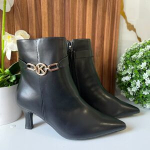 BN302 BOTIN BLACK DE PUNTA CON HEBILLA DE "K"