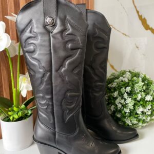 BN301 BOTA NEGRA CON HEBILLA REDONDA DE FLOR
